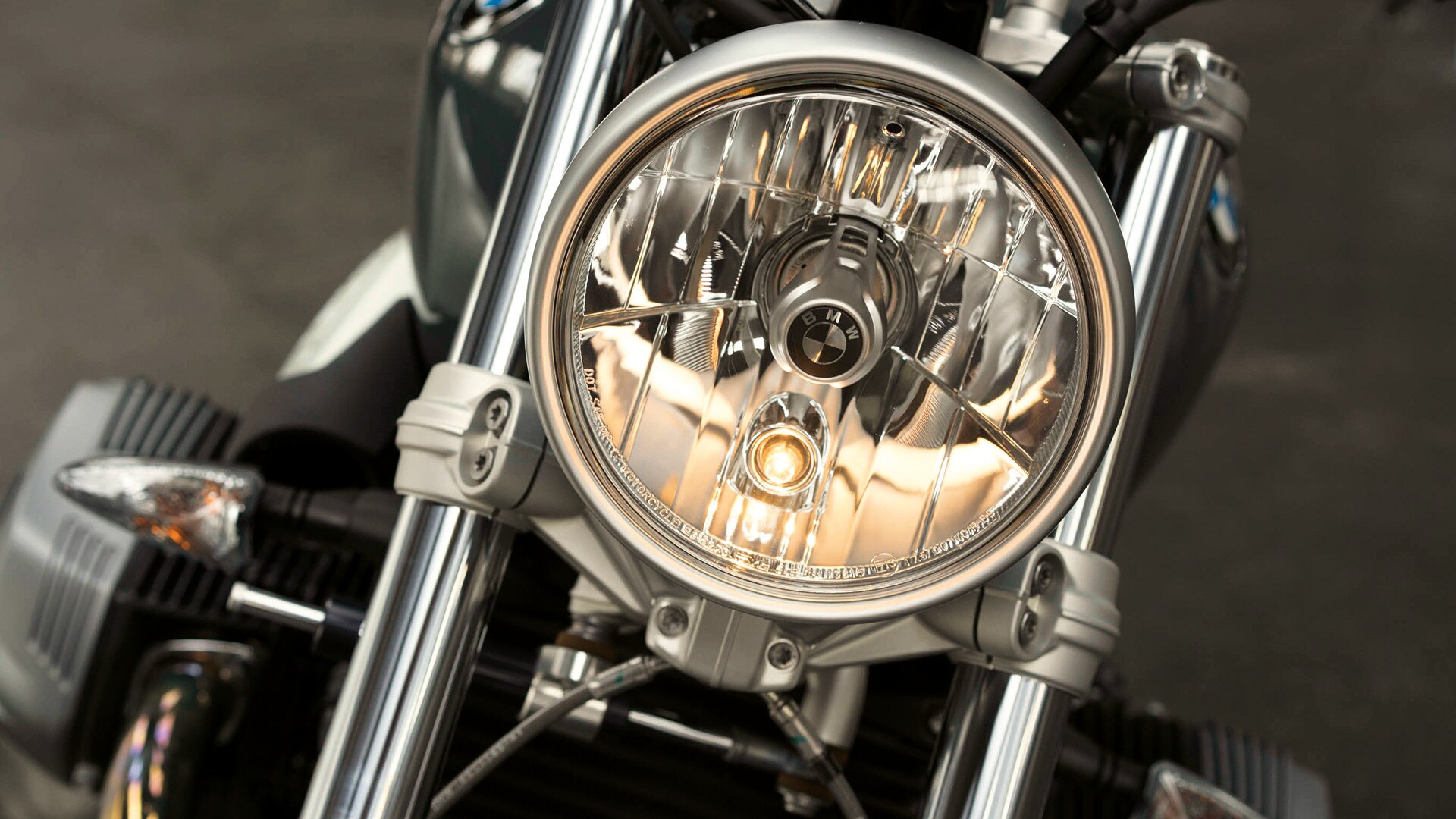 R nineT Pure round headlights