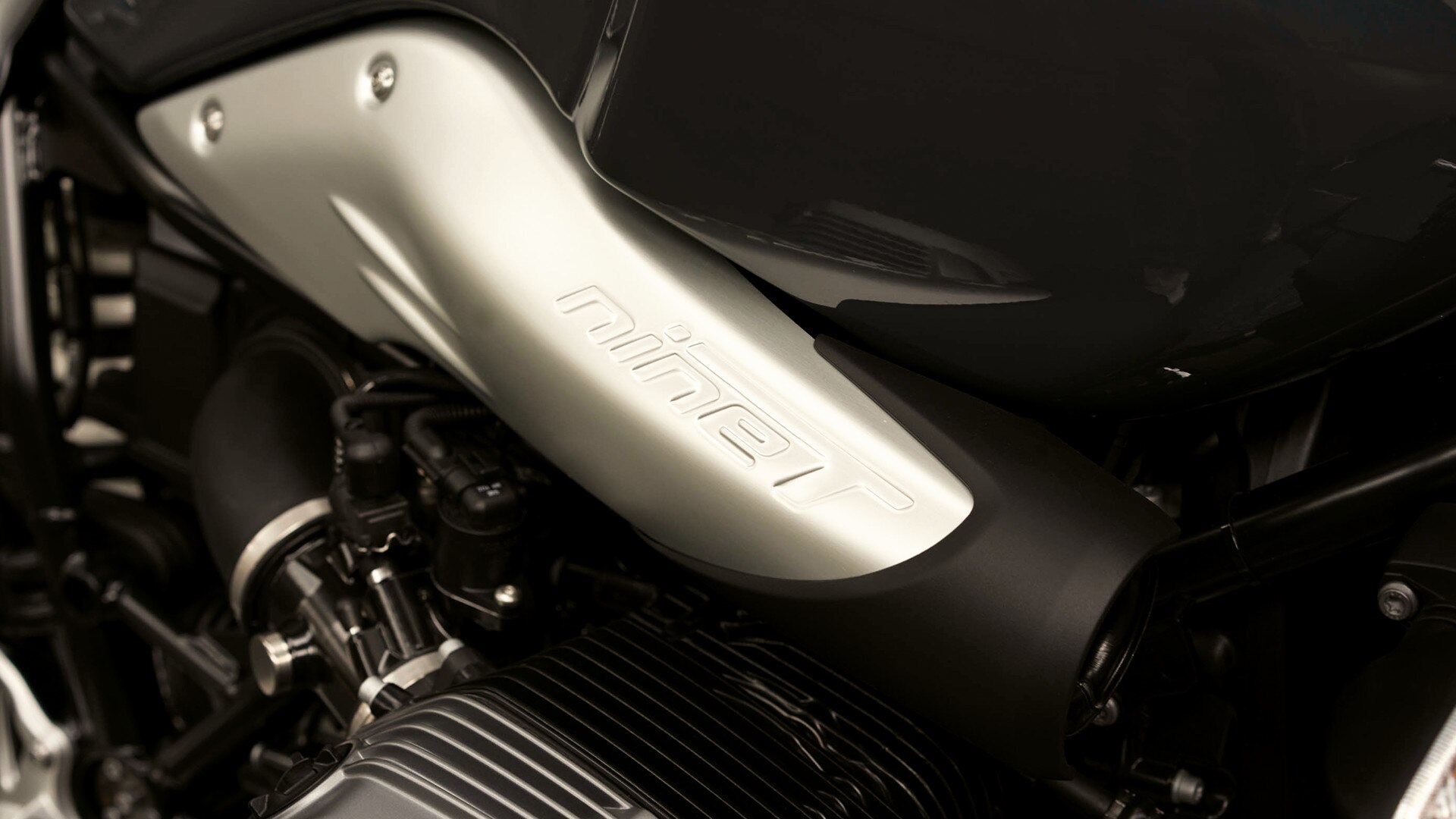R nineT Pure "nineT" lettering