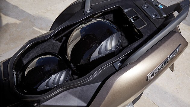C 650 GT storage space