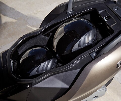C 650 GT storage space