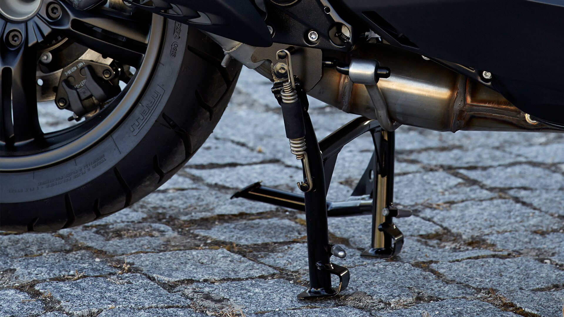 C 650 Sport optimised centre stand