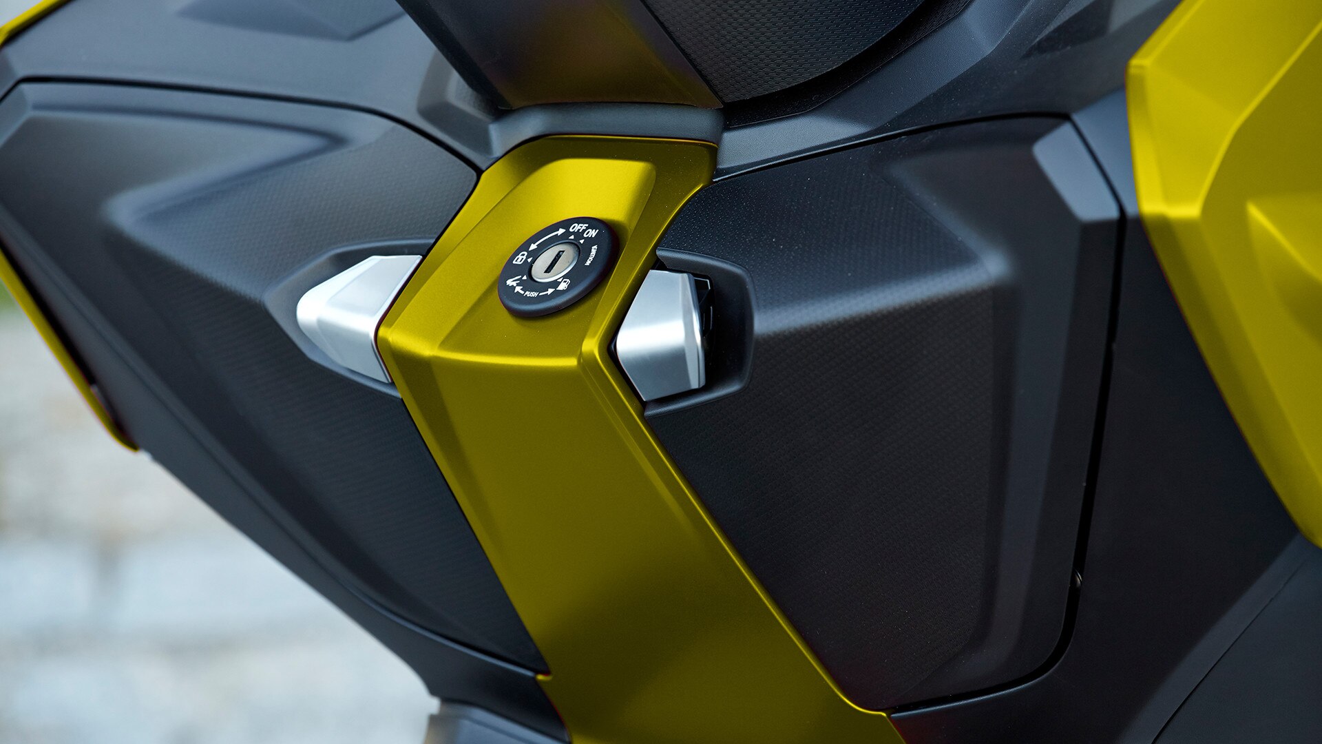 C 650 Sport high-quality surfaces
