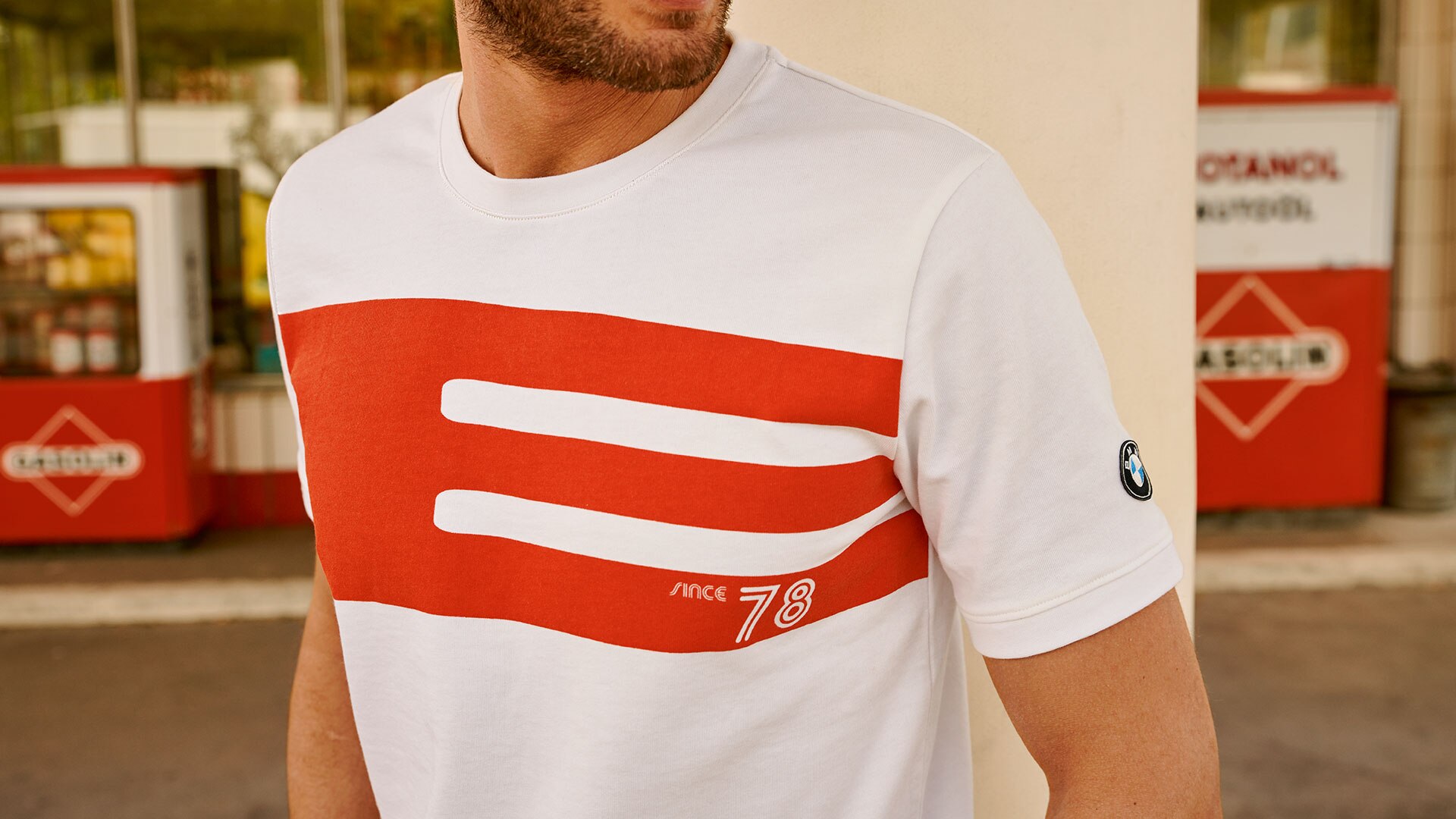 Man wearing T-shirt "Enduro" Limited Edition