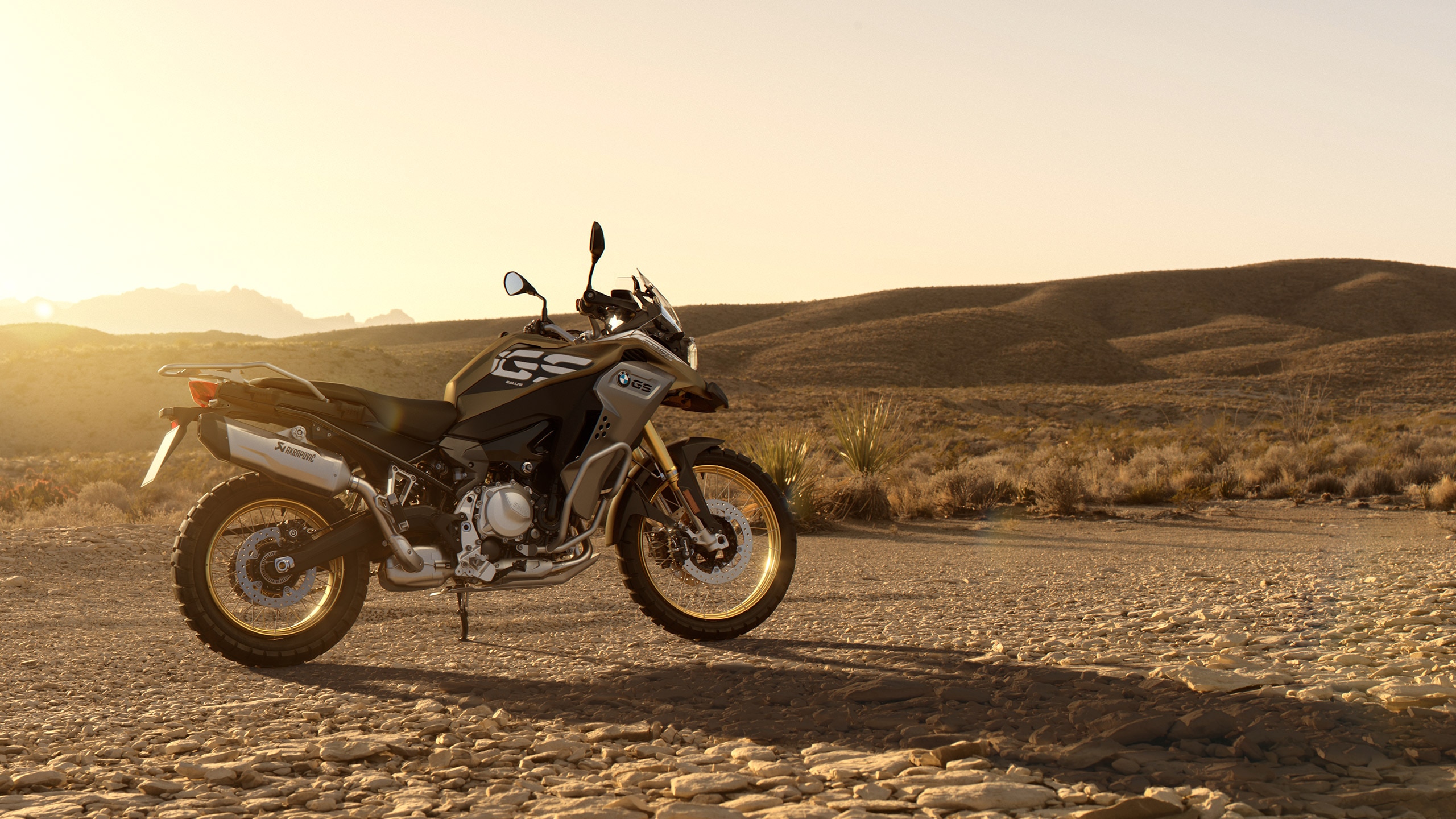 Bmw 850 adventure bike hot sale